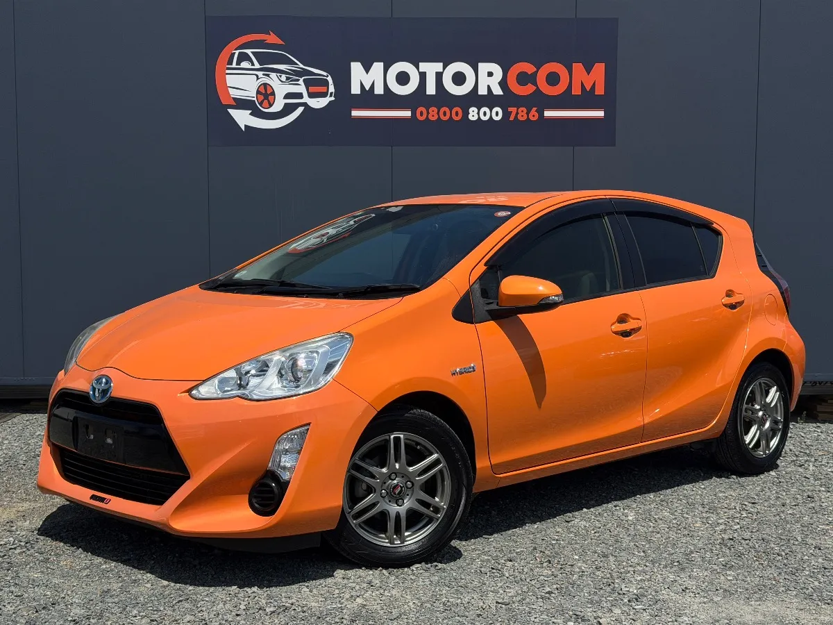 2015 Toyota Aqua S Carousel 18