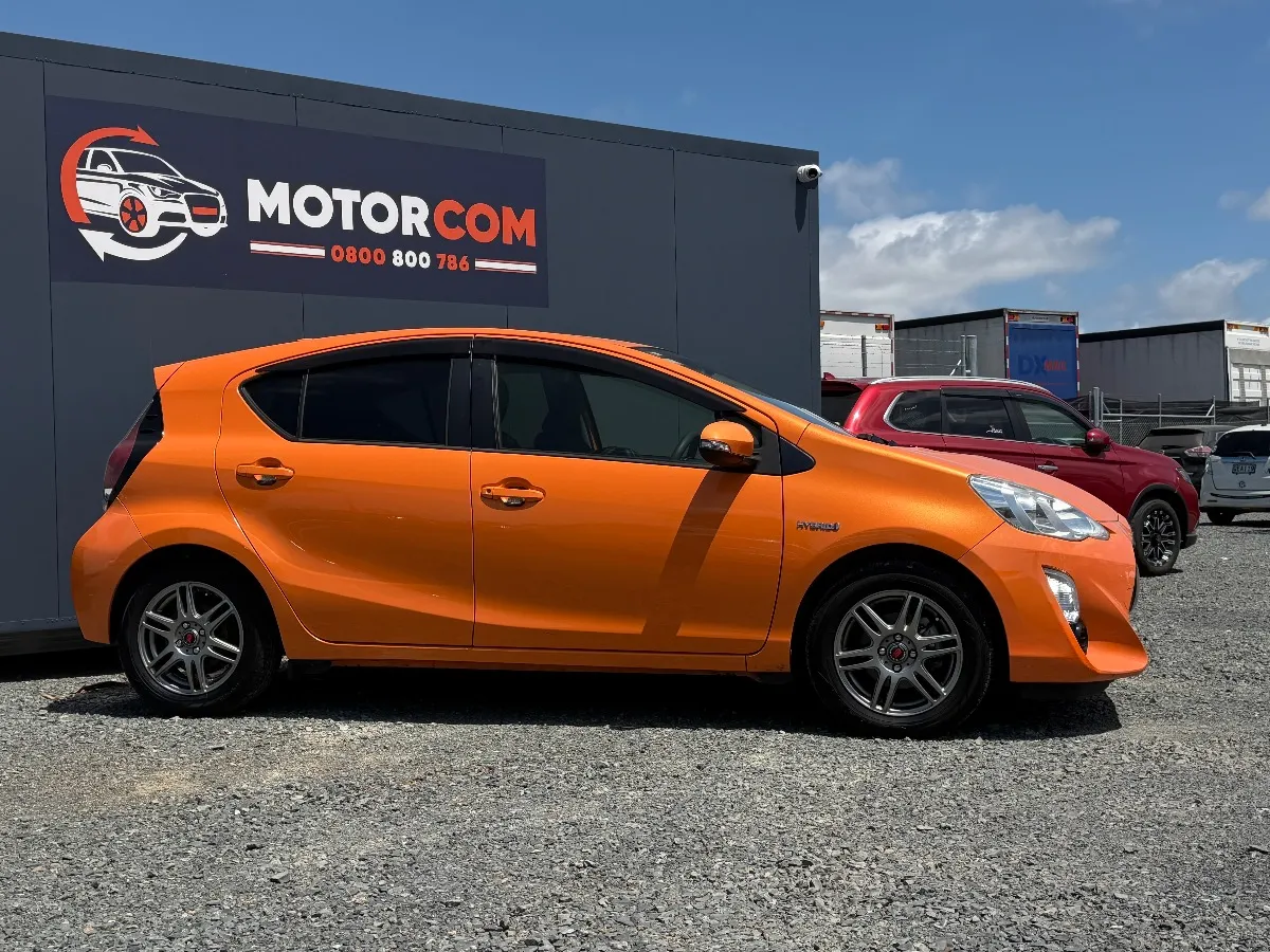 2015 Toyota Aqua S Carousel 14