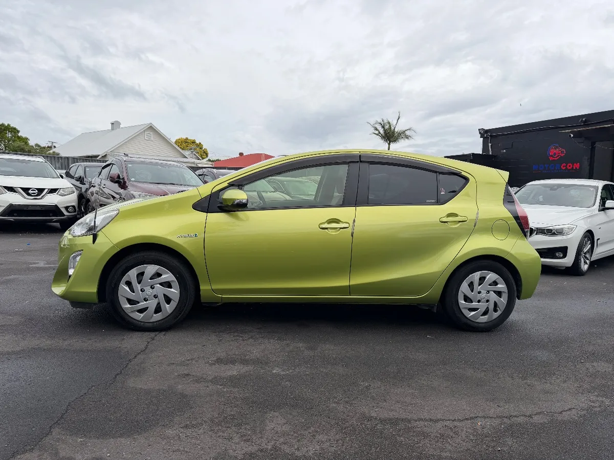 2016 Toyota Aqua S Carousel 15