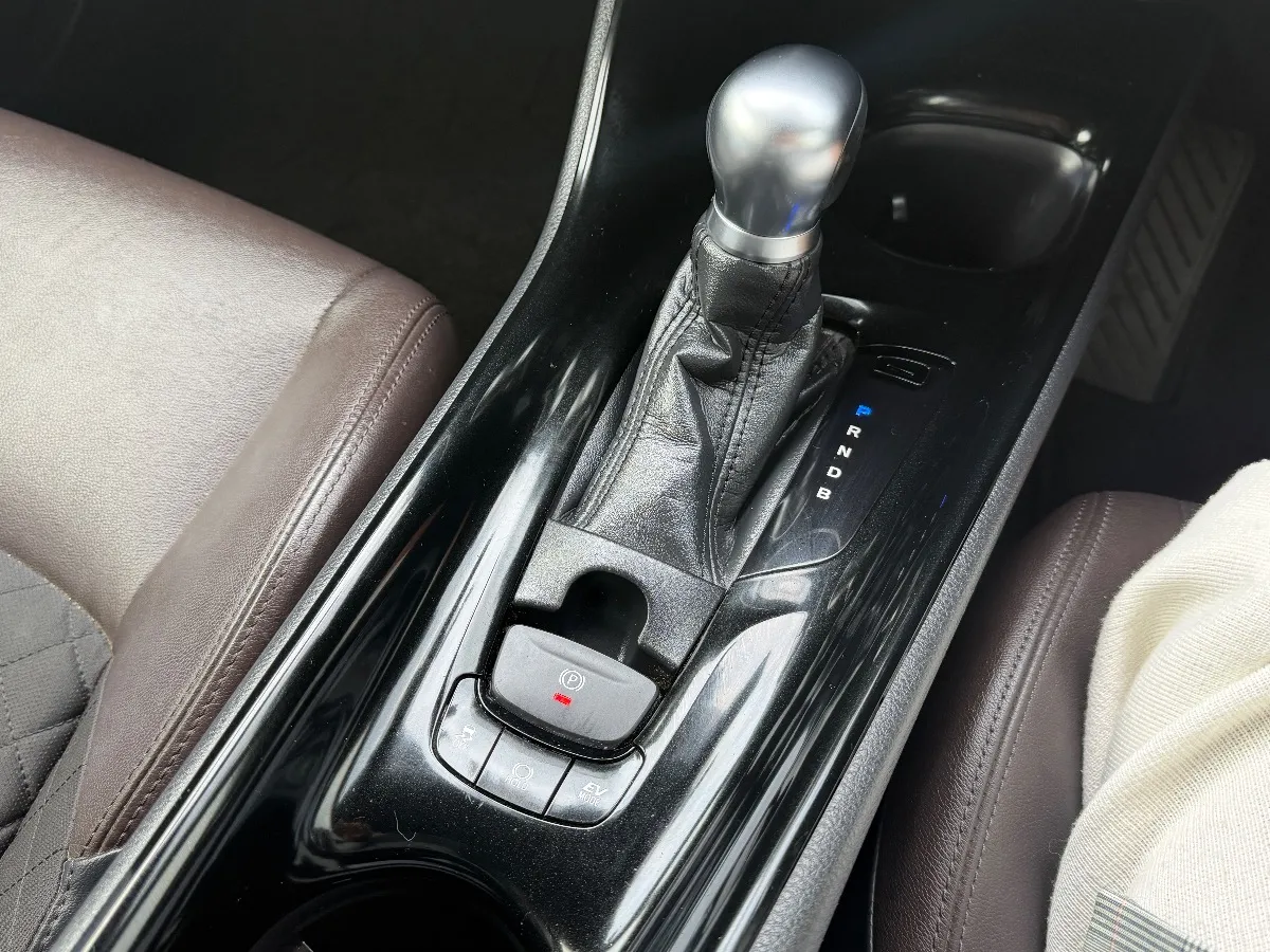 2017 Toyota C-HR G Carousel 6