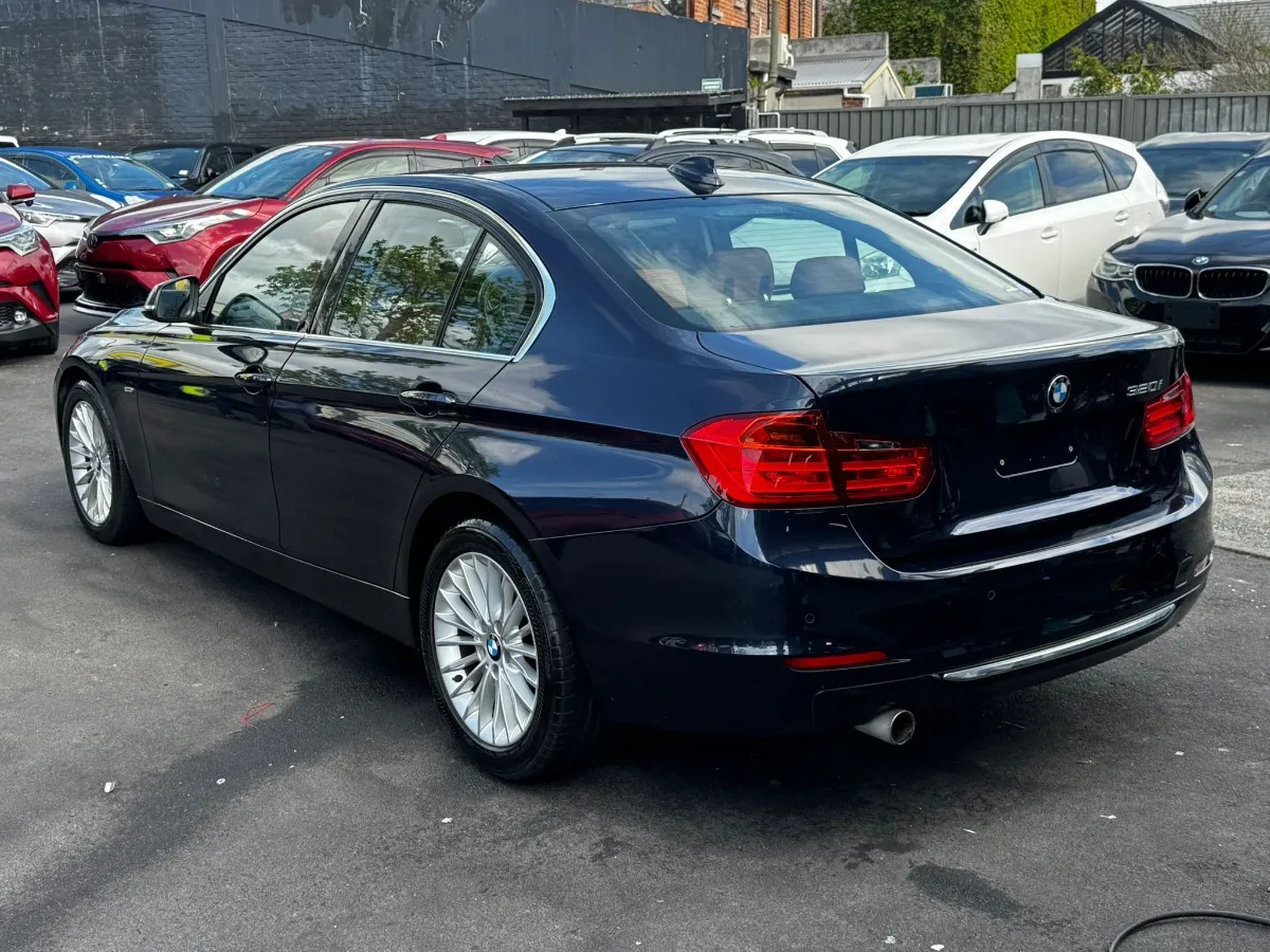 2014 BMW 320i 3 SERIES Carousel 16