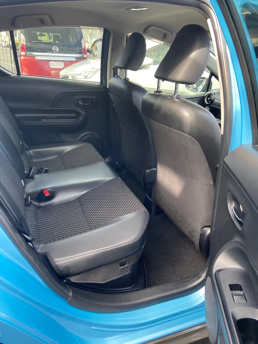 2015 Toyota Aqua X-URBAN Carousel 7