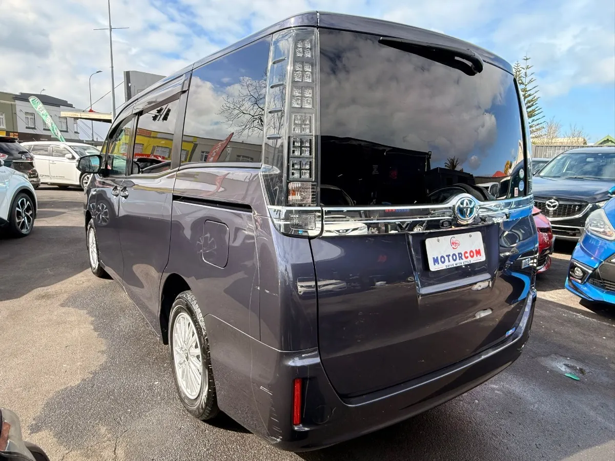 2014 Toyota Voxy HYBRID V Carousel 14