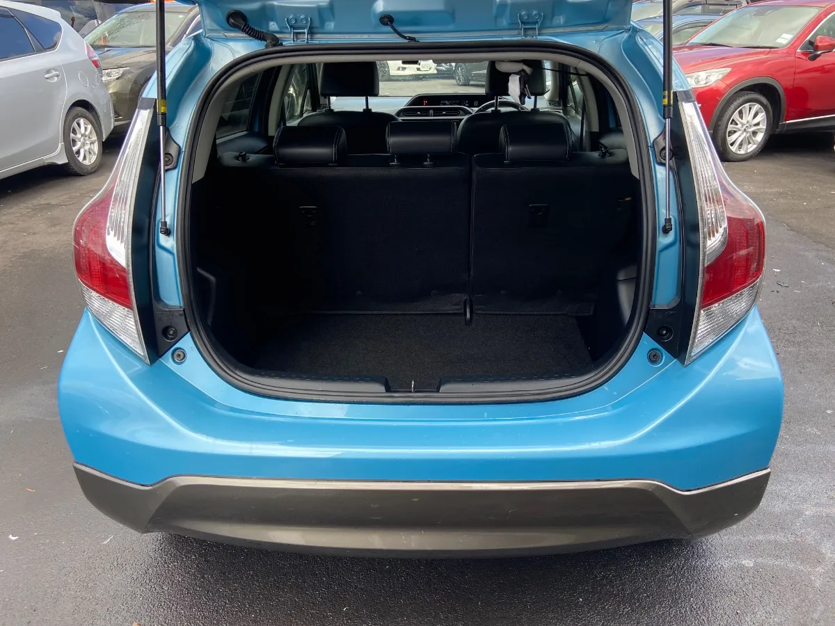 2015 Toyota Aqua X-URBAN Carousel 3