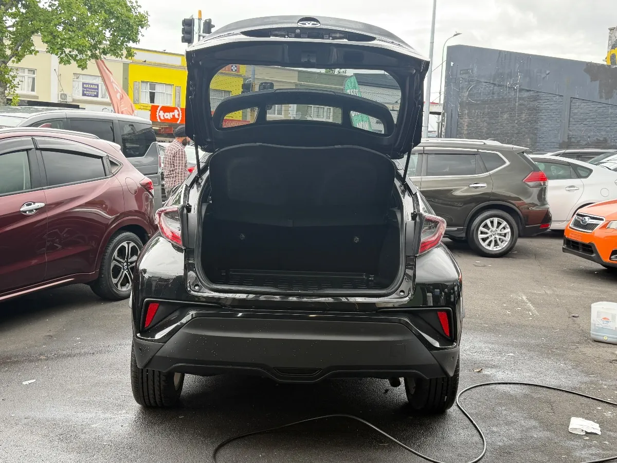 2017 Toyota C-HR G Carousel 1