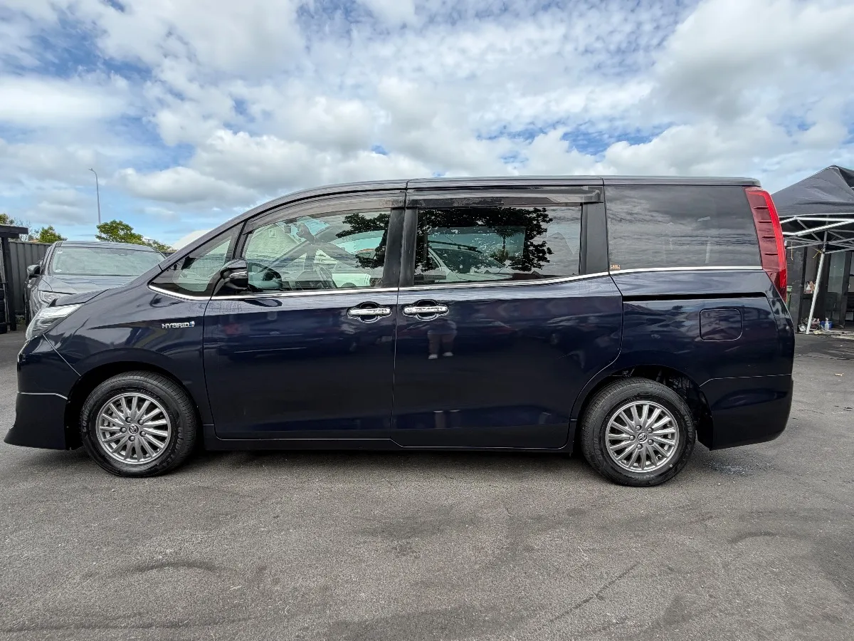 2015 Toyota Esquire HYBRID GI Carousel 15