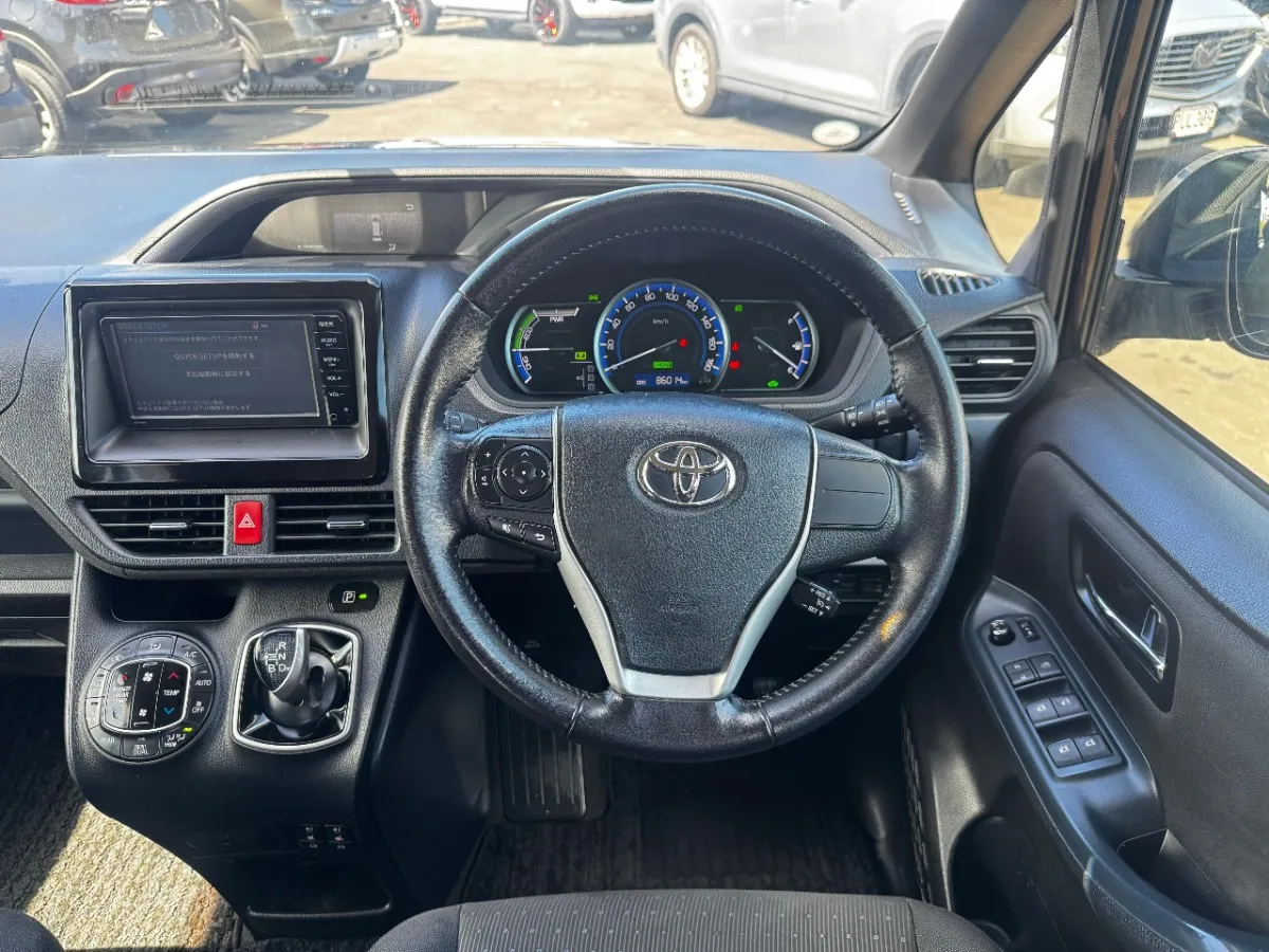 2015 Toyota Noah HYBRID G Carousel 11