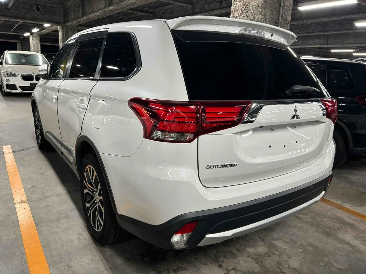 2017 Mitsubishi Outlander 20G SAFETY PACKAGE Carousel 9