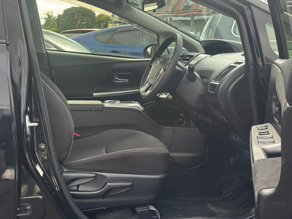 2015 Toyota Prius Alpha ALPHA S Carousel 13