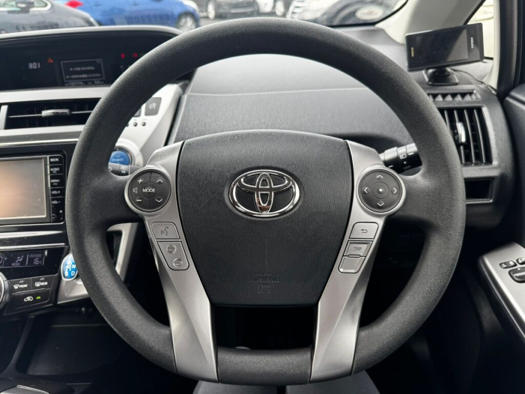 2015 Toyota Prius Alpha ALPHA S Carousel 12