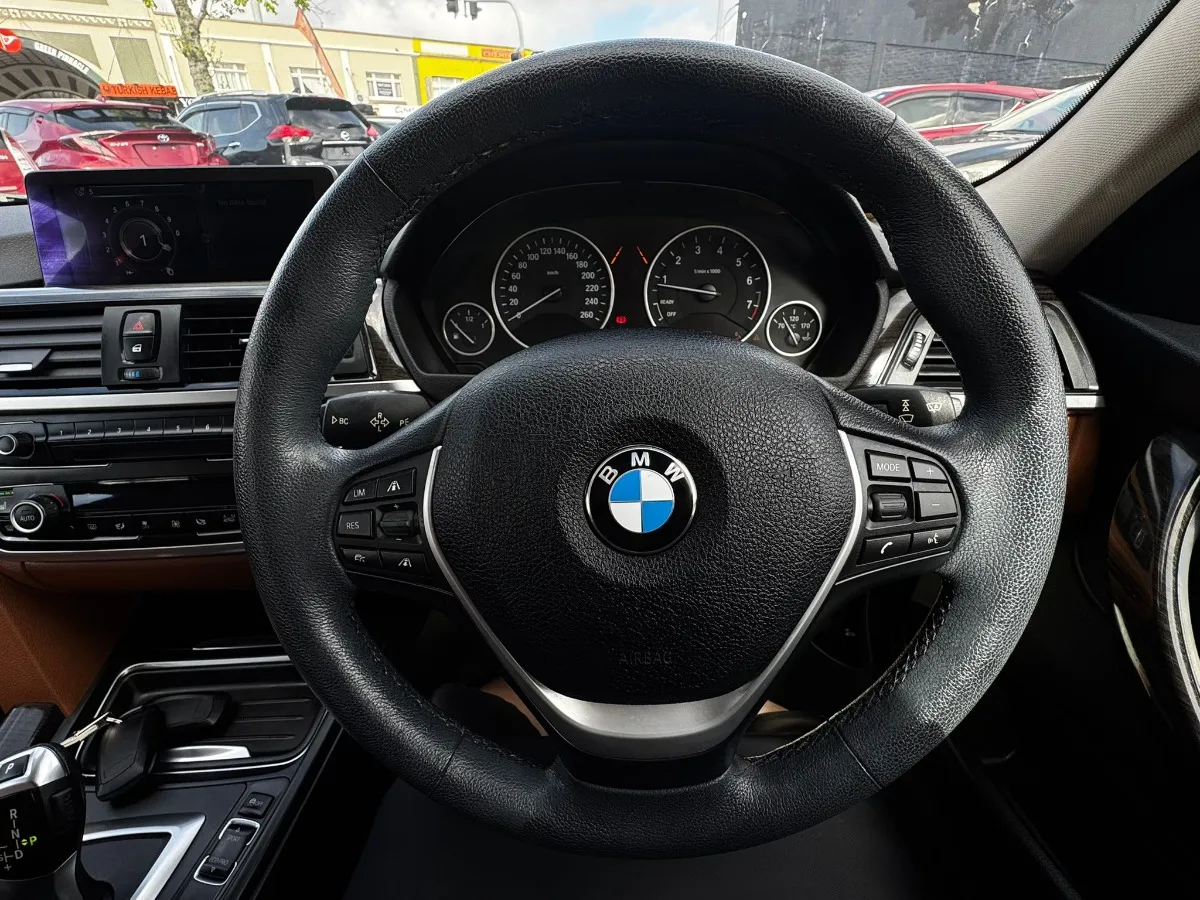 2014 BMW 320i 3 SERIES Carousel 8