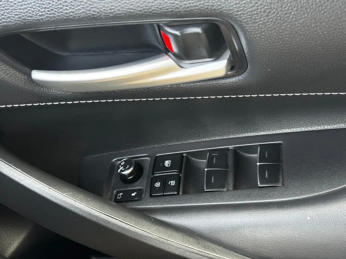2018 Toyota Corolla SPORT HYBRID G Carousel 6