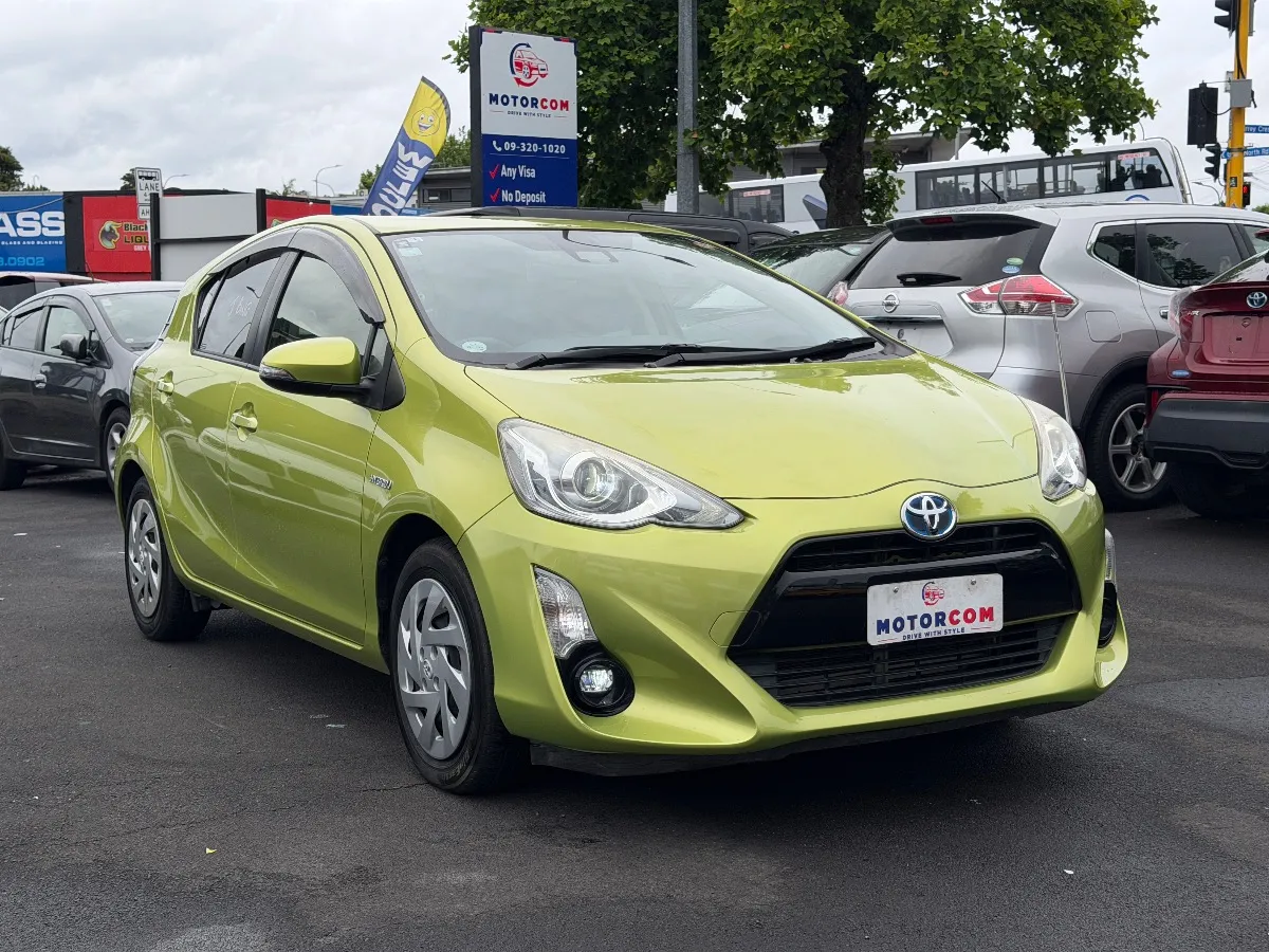 2016 Toyota Aqua S Carousel 18