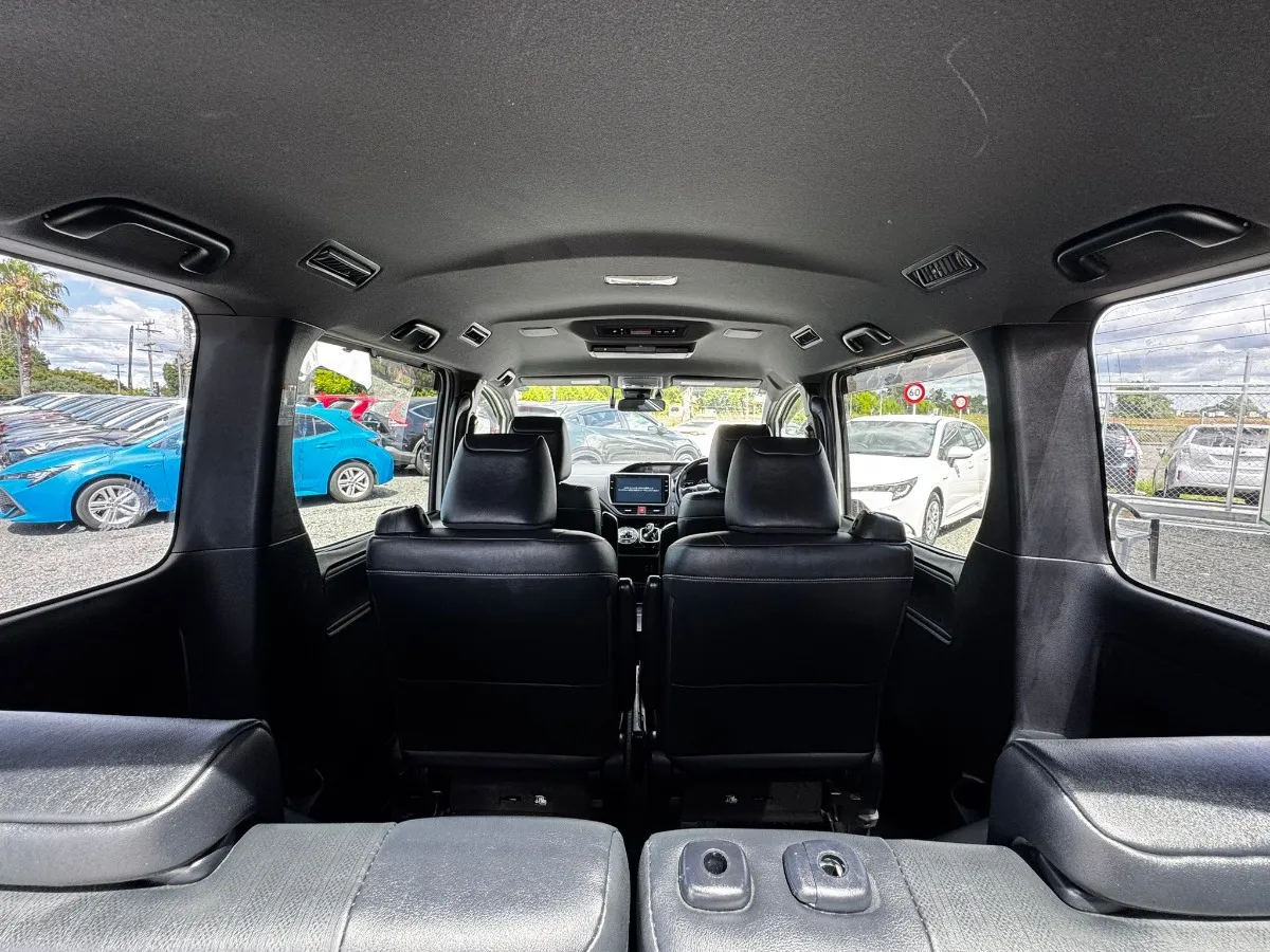 2017 Toyota Esquire HYBRID GI BLACK TALERED Carousel 4