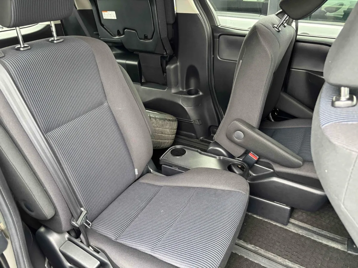 2014 Toyota Noah HYBRID X