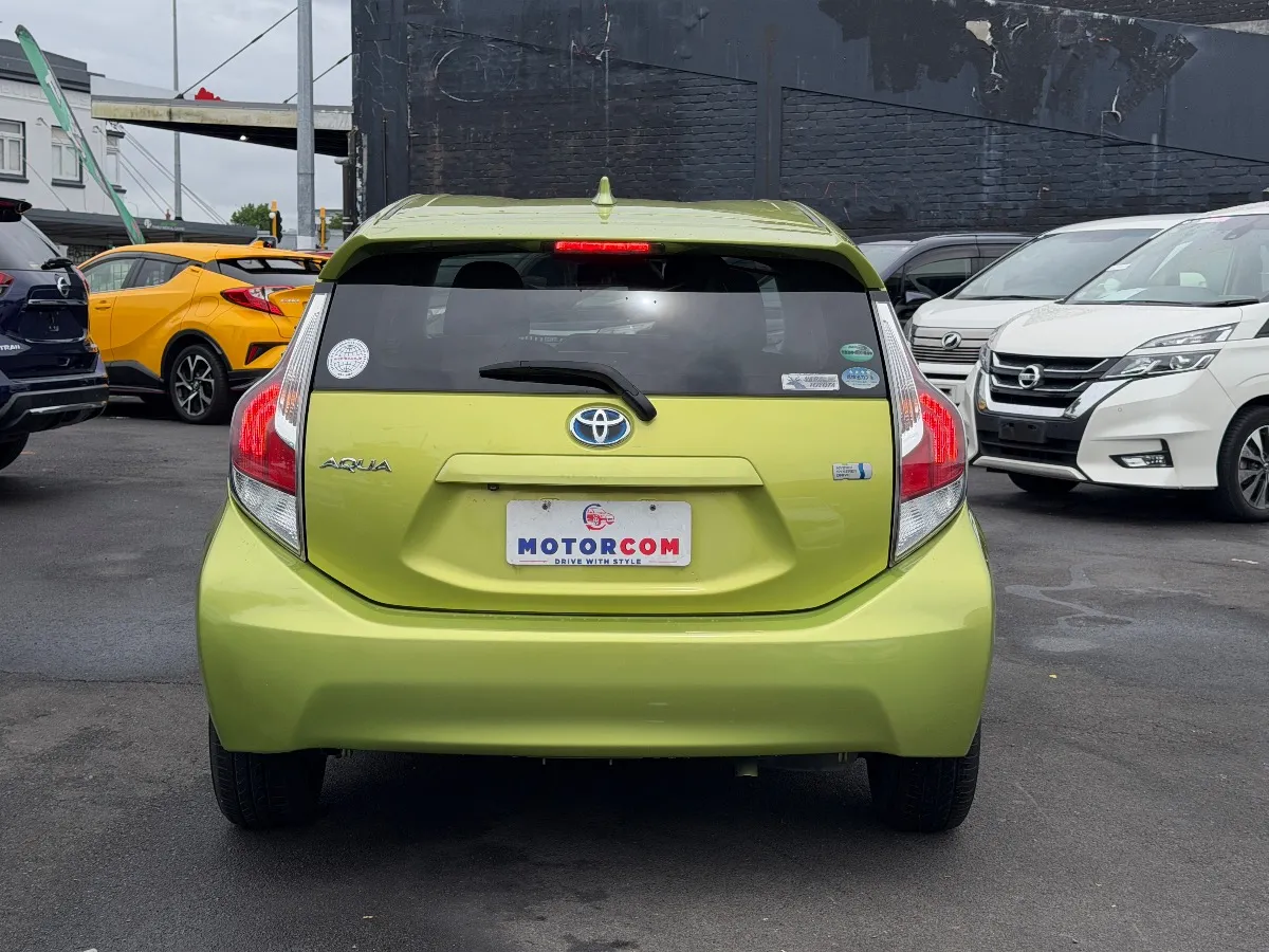 2016 Toyota Aqua S Carousel 13