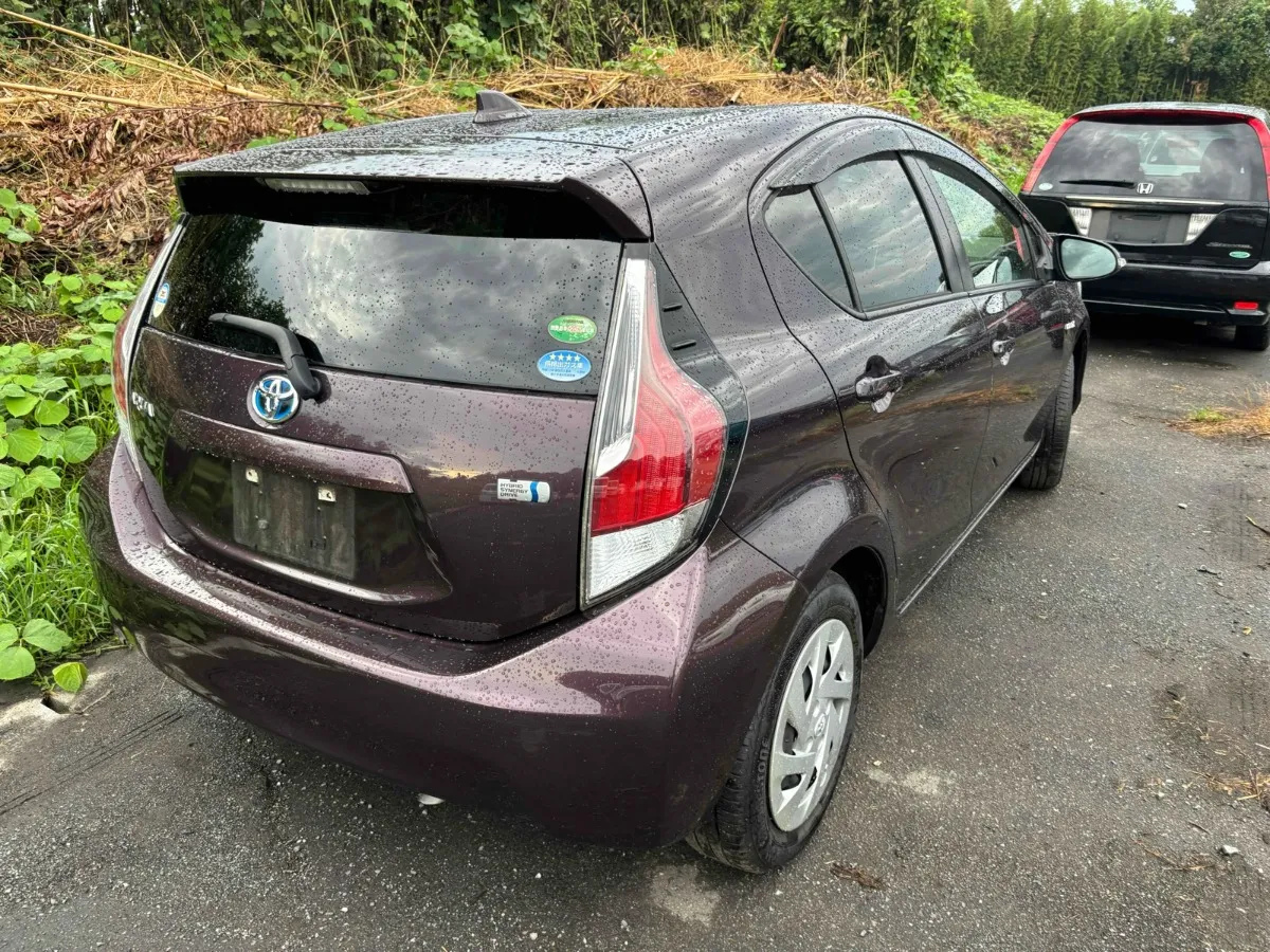 2016 Toyota Aqua S Carousel 10