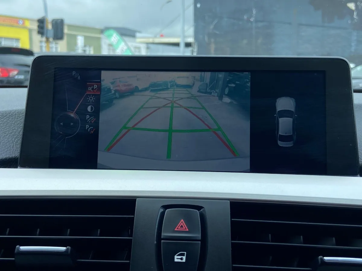 2014 BMW 320i Carousel 3