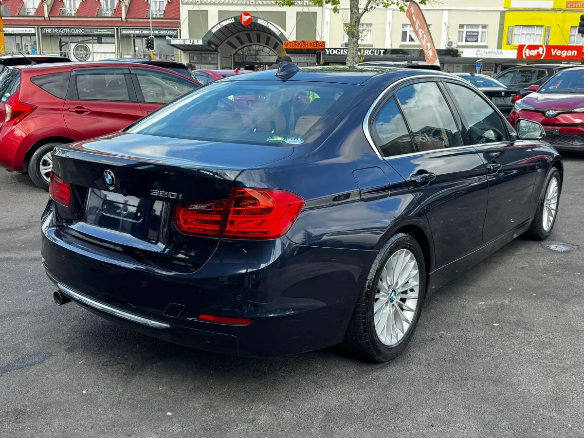 2014 BMW 320i 3 SERIES Carousel 14