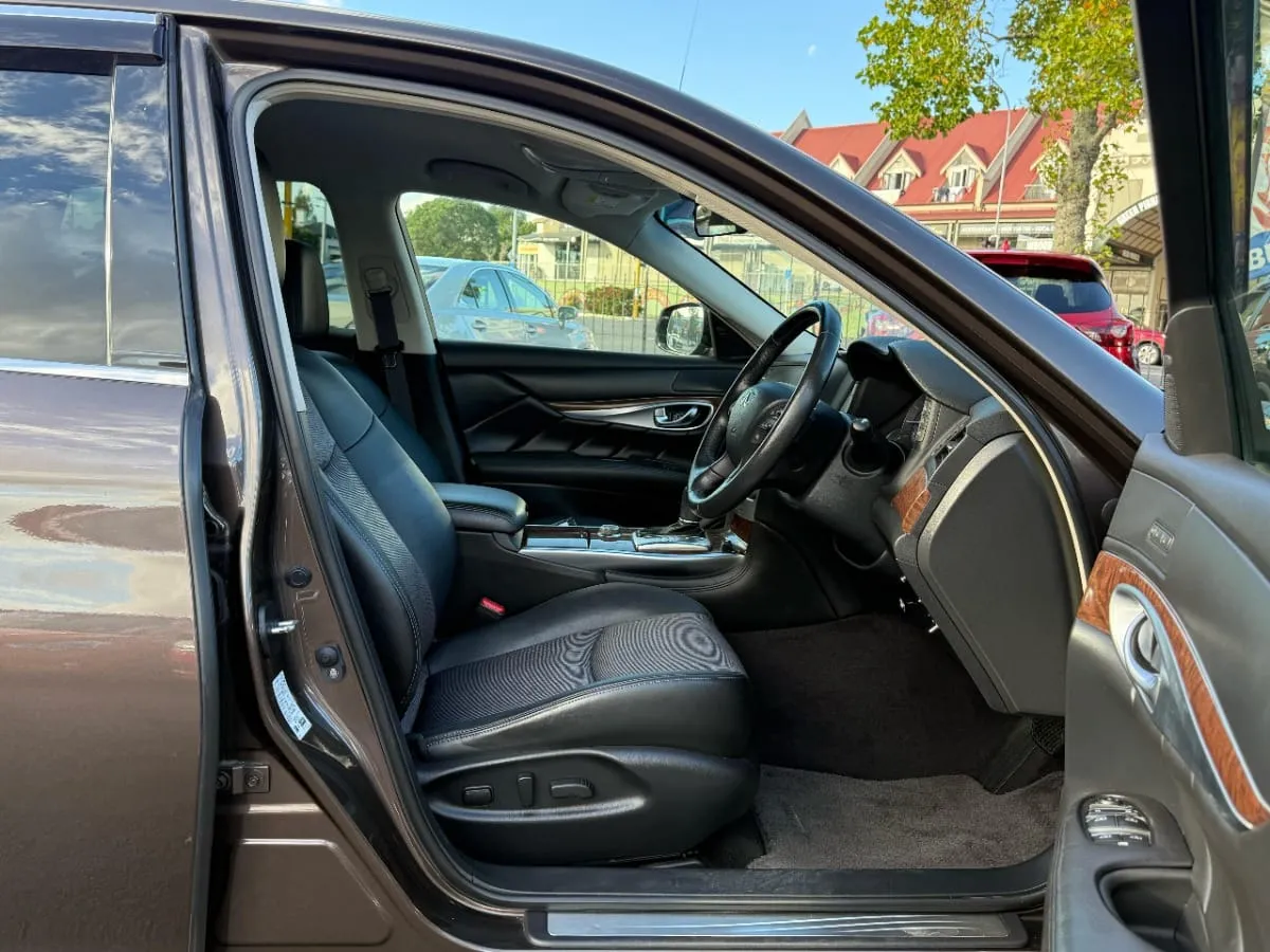 2016 Nissan Fuga Carousel 9