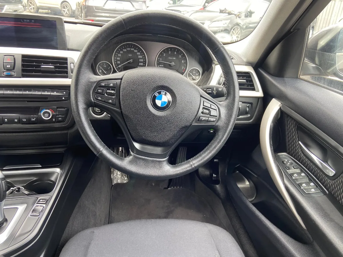 2014 BMW 320i Carousel 10