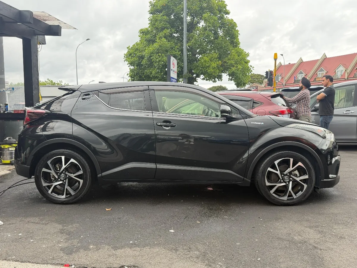 2017 Toyota C-HR G Carousel 17
