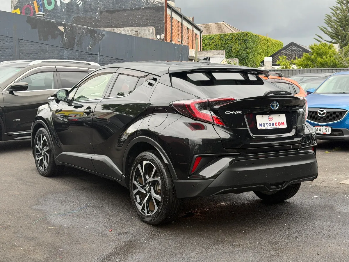 2017 Toyota C-HR G Carousel 14