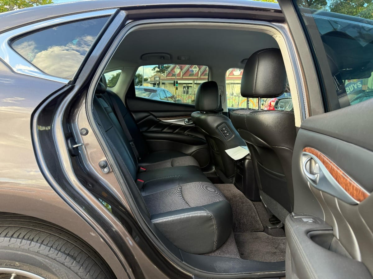 2016 Nissan Fuga Carousel 2