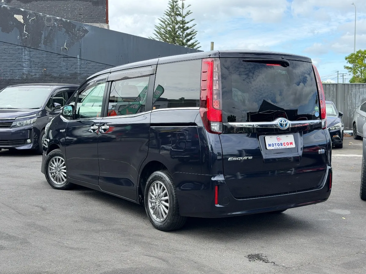 2015 Toyota Esquire HYBRID GI Carousel 16