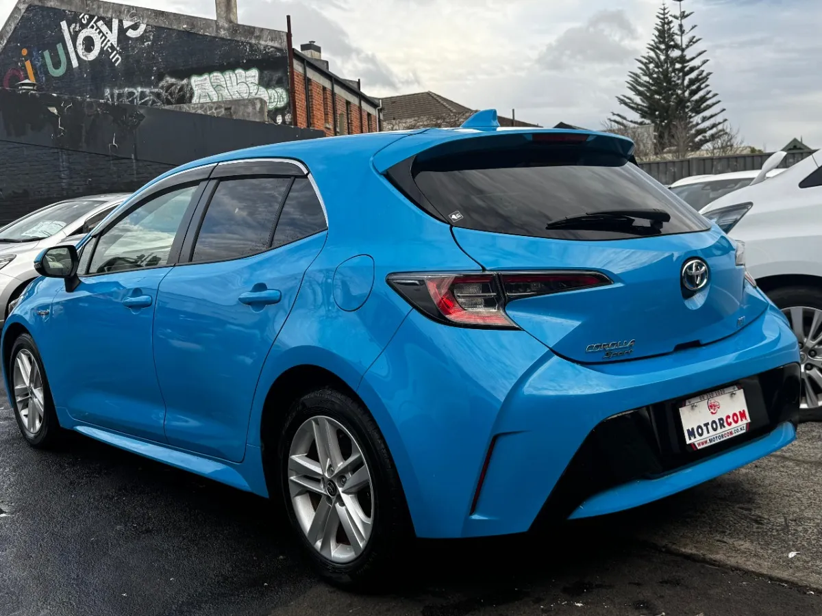 2018 Toyota Corolla SPORT HYBRID G Carousel 17