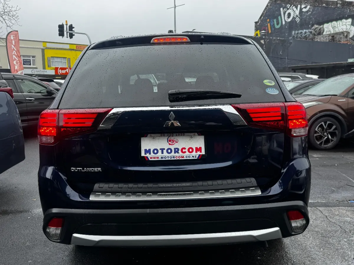 2015 Mitsubishi Outlander 4WD 24G NAVI PACKAGE Carousel 17