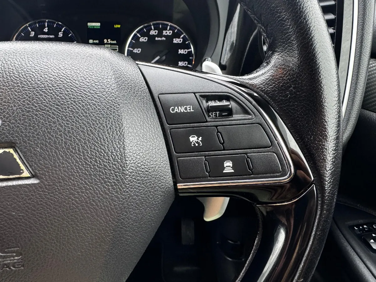 2015 Mitsubishi Outlander 4WD 24G NAVI PACKAGE Carousel 9