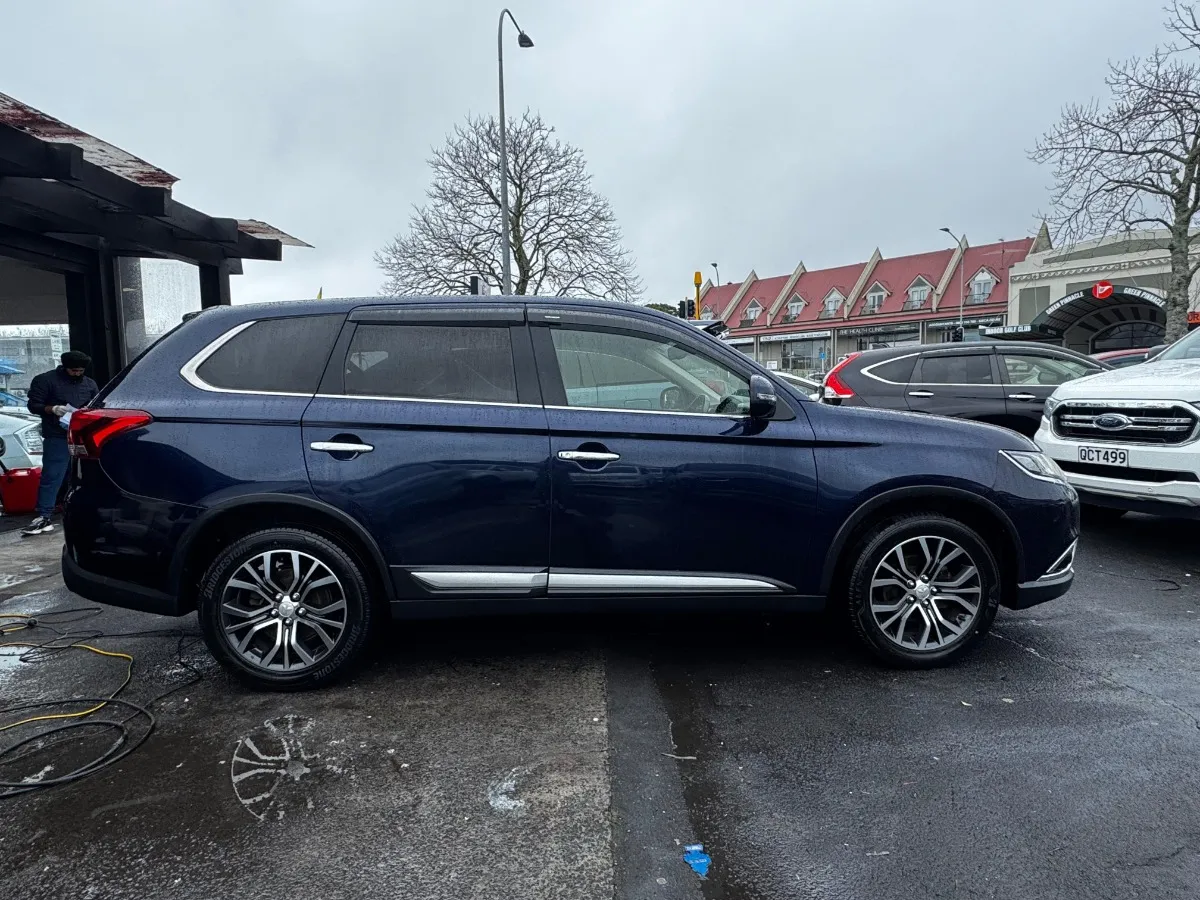 2015 Mitsubishi Outlander 4WD 24G NAVI PACKAGE Carousel 16