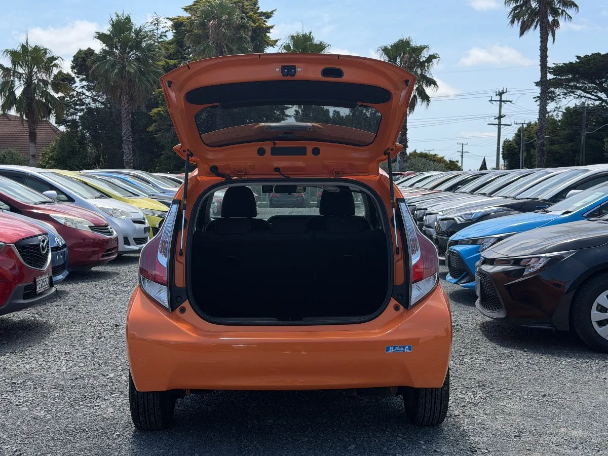2015 Toyota Aqua S Carousel 3