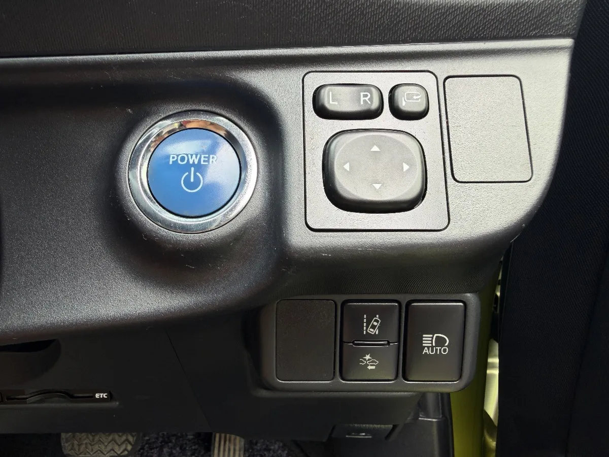 2016 Toyota Aqua S Carousel 7