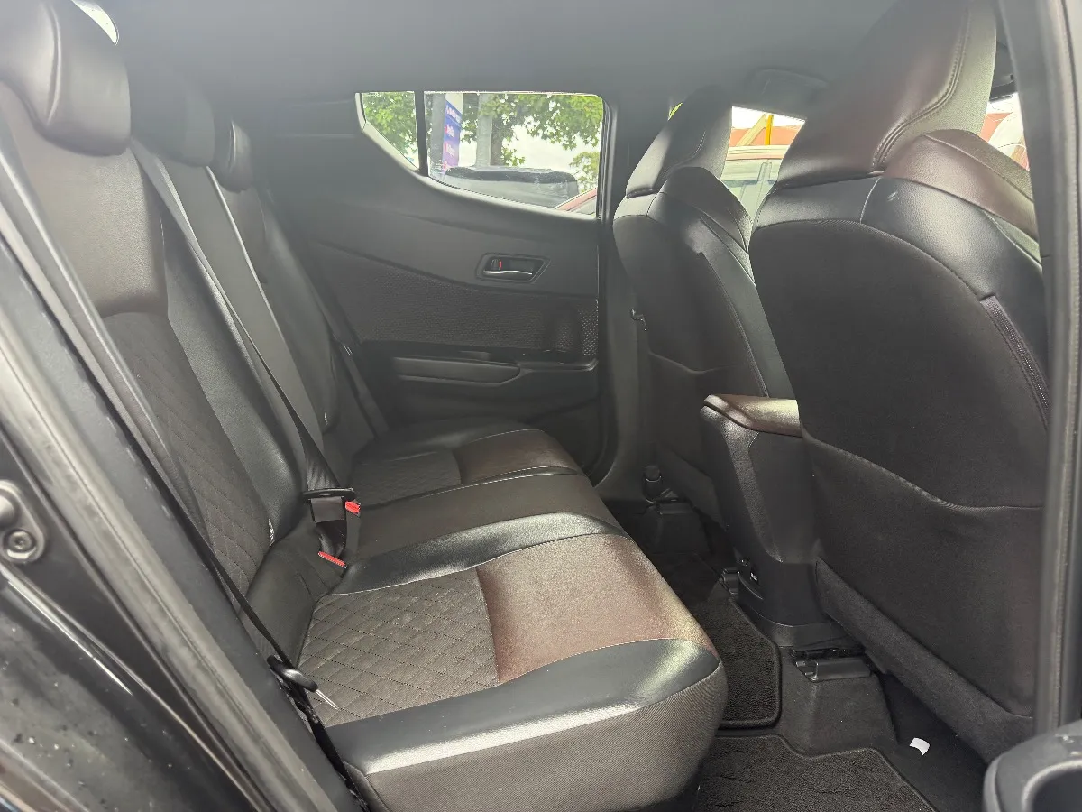 2017 Toyota C-HR G Carousel 3