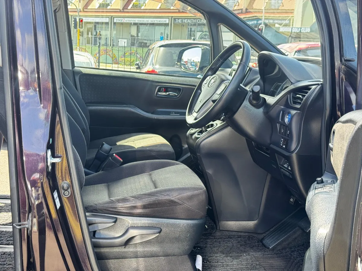 2015 Toyota Noah HYBRID G Carousel 13