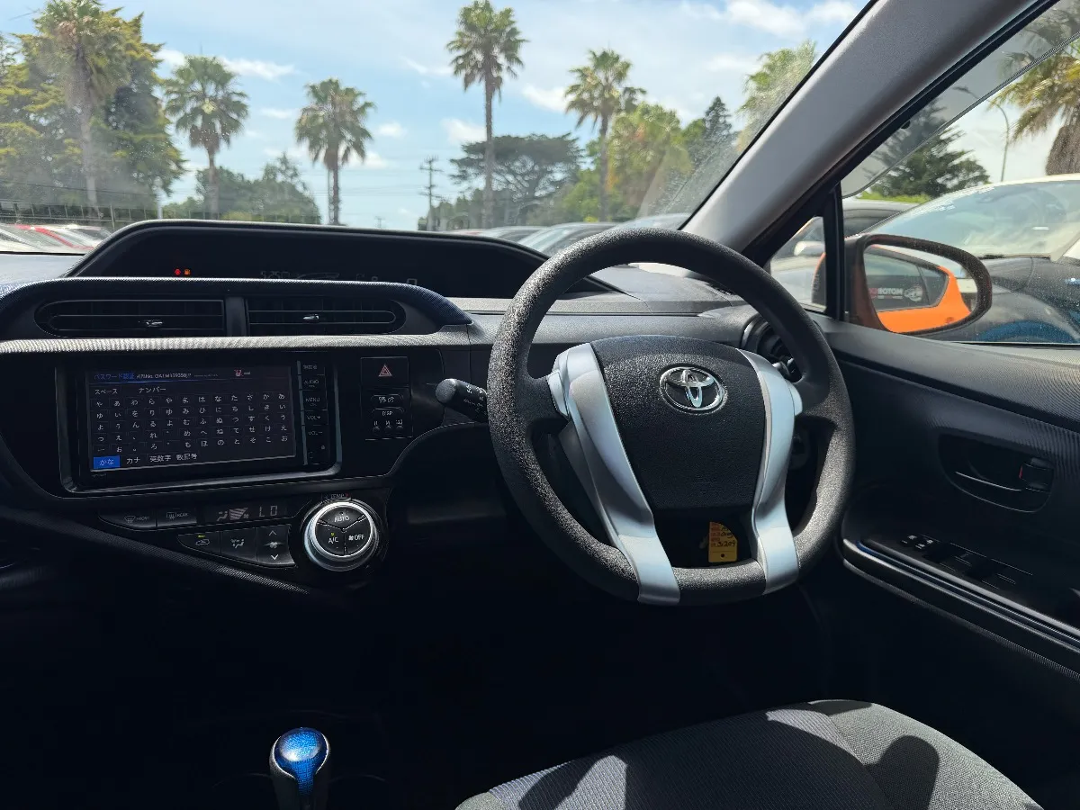 2015 Toyota Aqua S Carousel 9