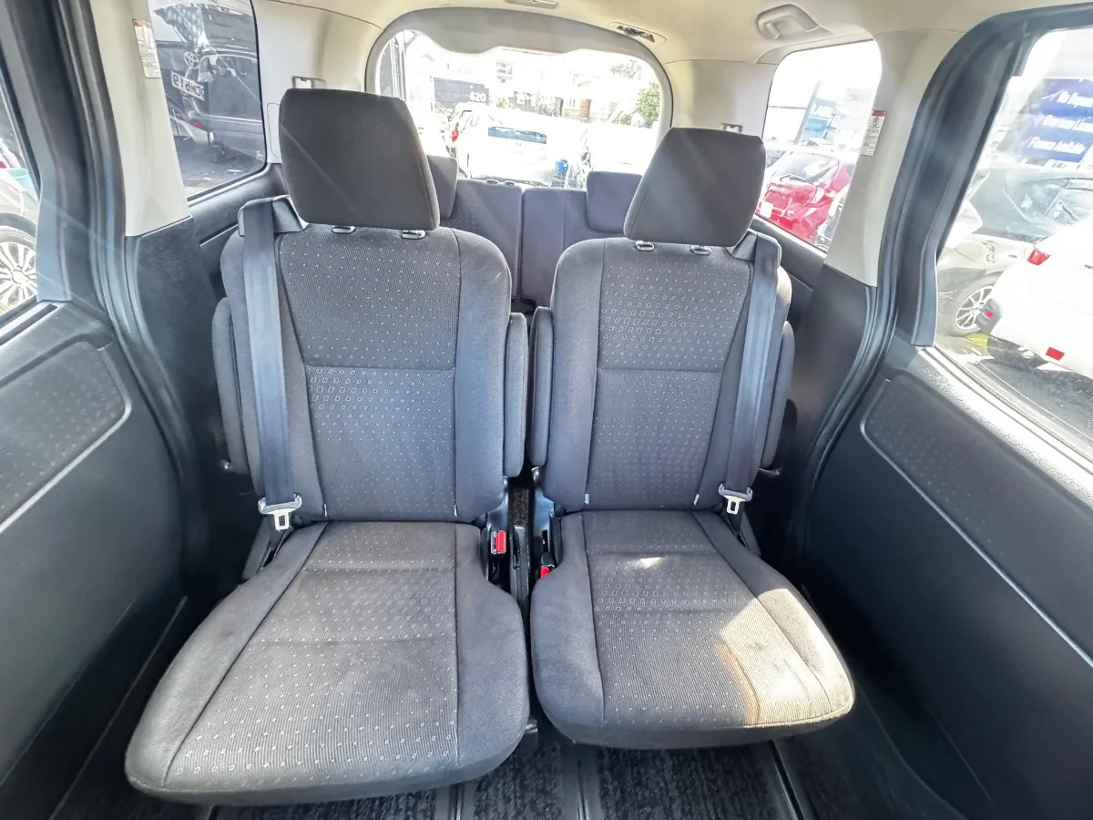 2015 Toyota Noah HYBRID G Carousel 2