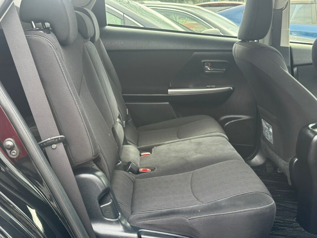 2015 Toyota Prius Alpha ALPHA S Carousel 1