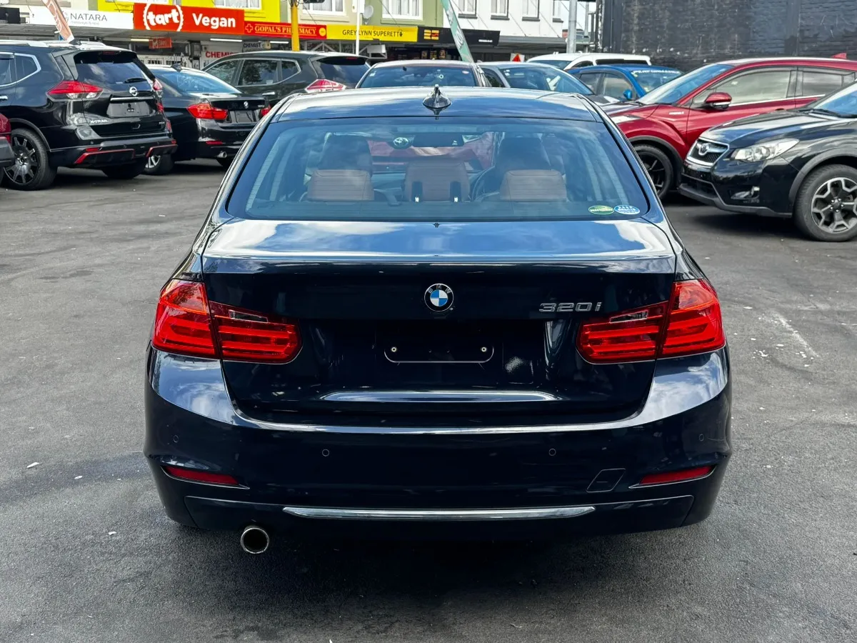 2014 BMW 320i 3 SERIES Carousel 15