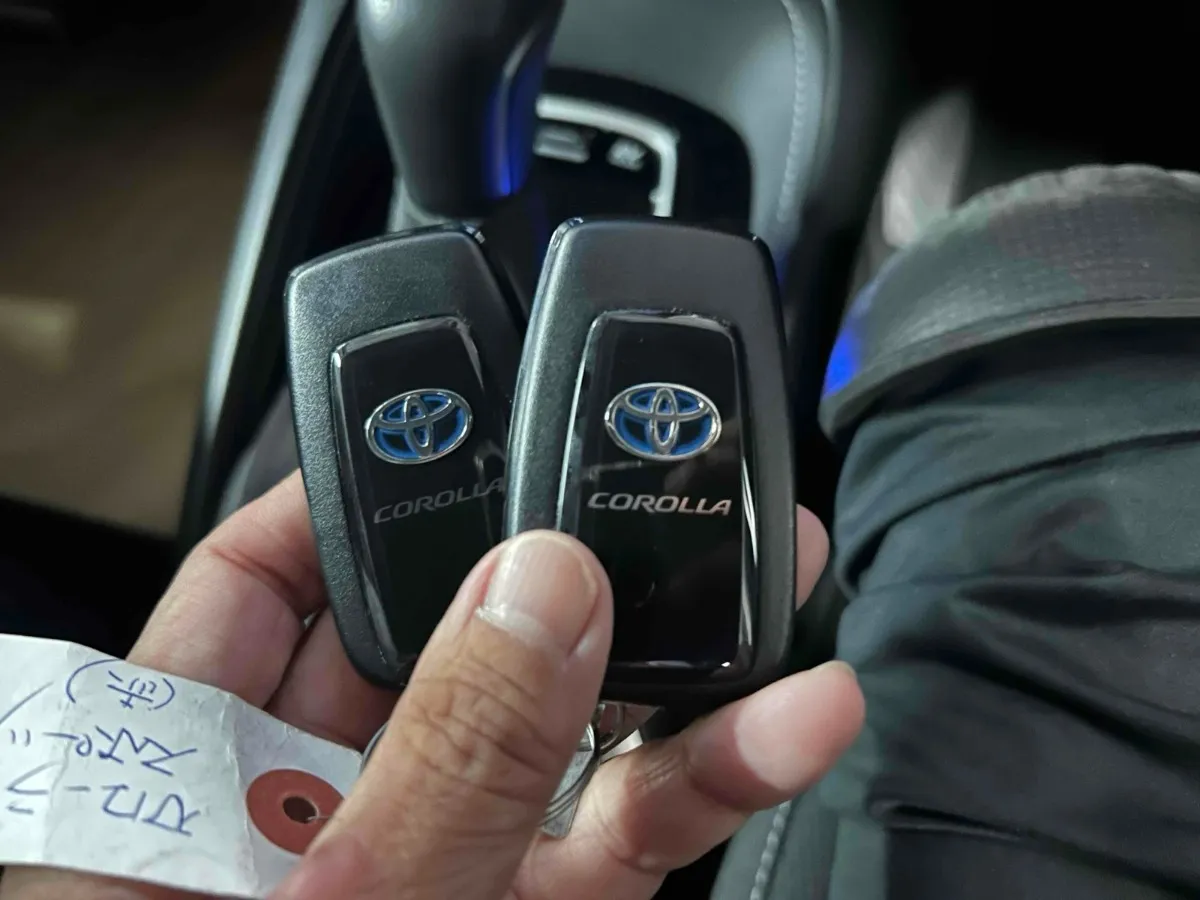 2018 Toyota Corolla SPORTS HYBRID G Carousel 1