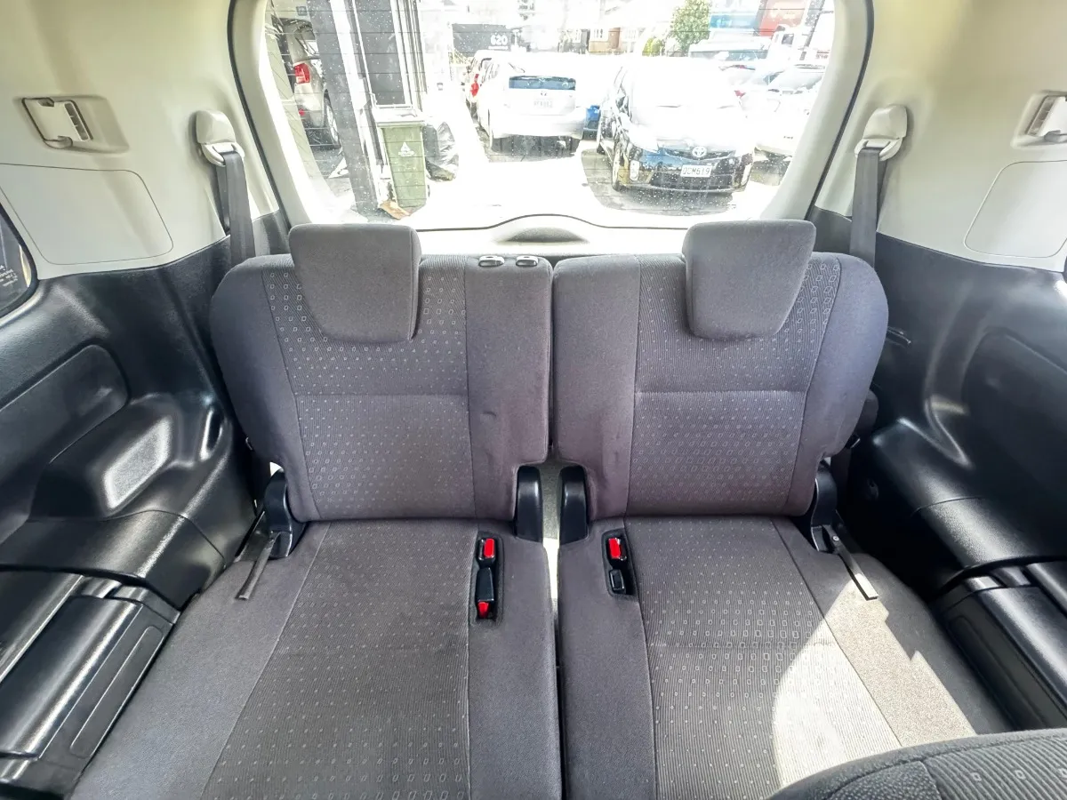 2015 Toyota Noah HYBRID G Carousel 1