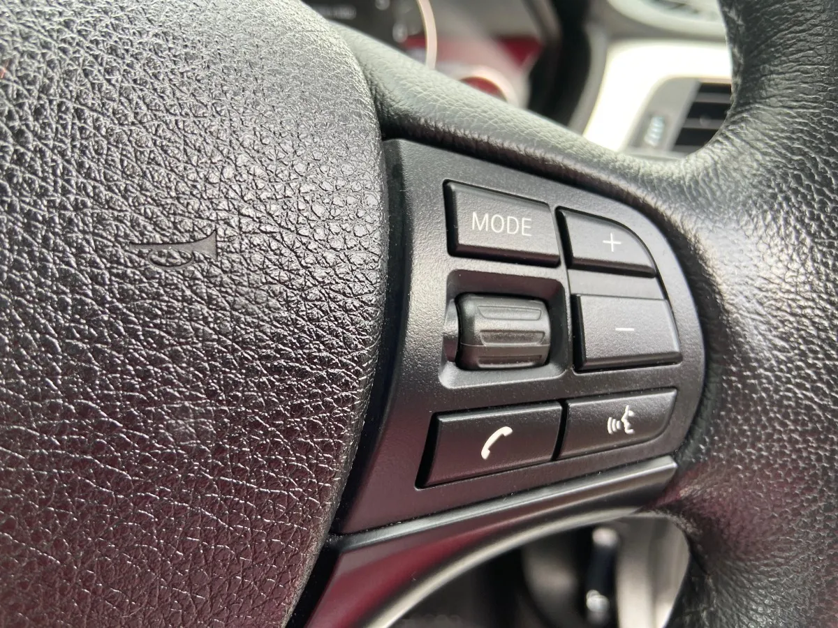 2014 BMW 320i Carousel 6