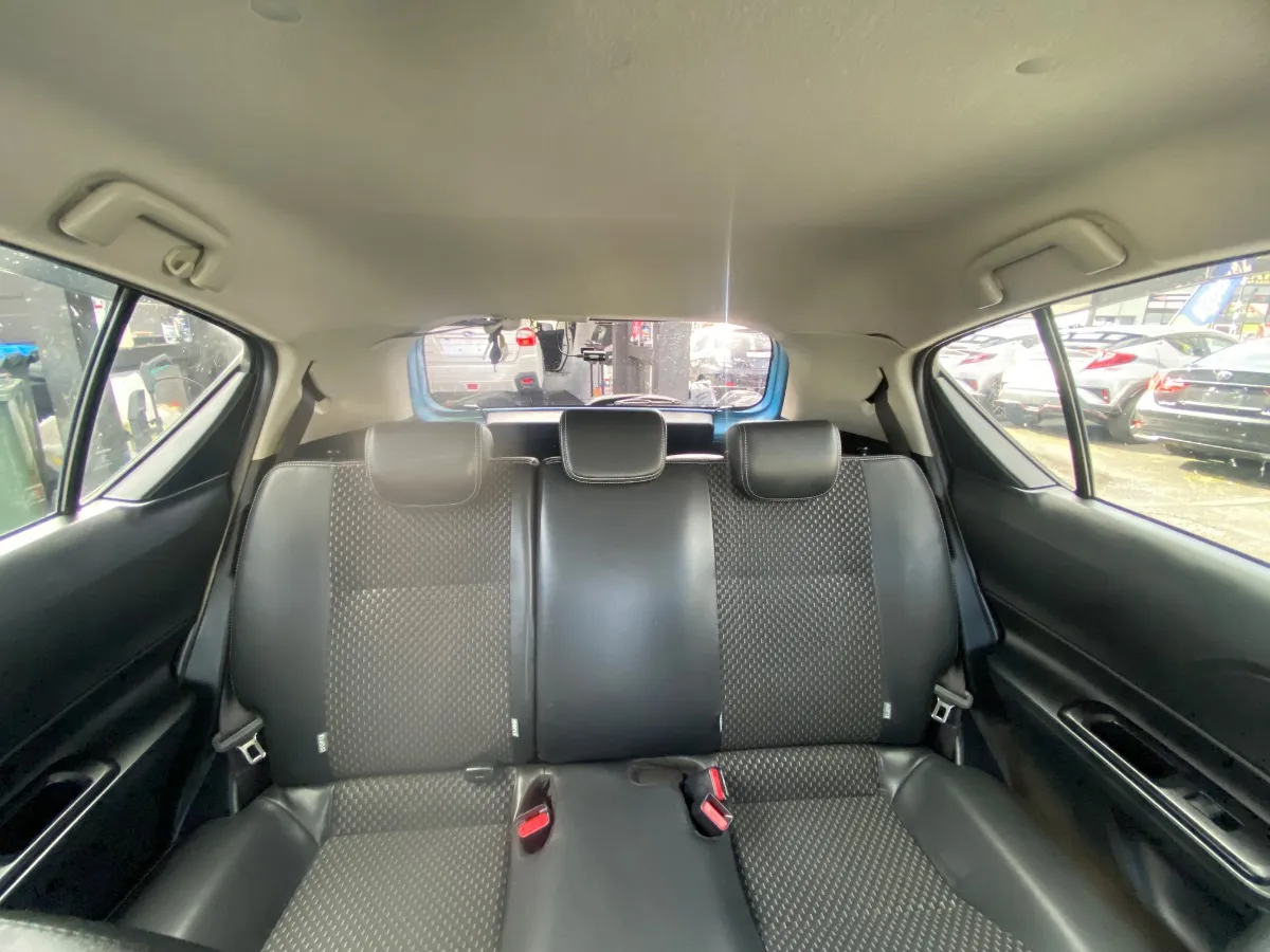 2015 Toyota Aqua X-URBAN Carousel 5