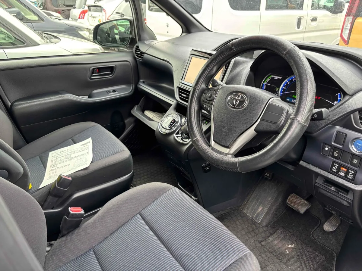 2014 Toyota Noah HYBRID X Carousel 8