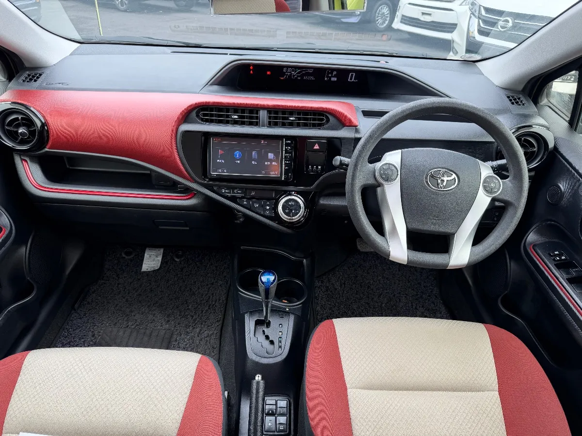 2016 Toyota Aqua S Carousel 10