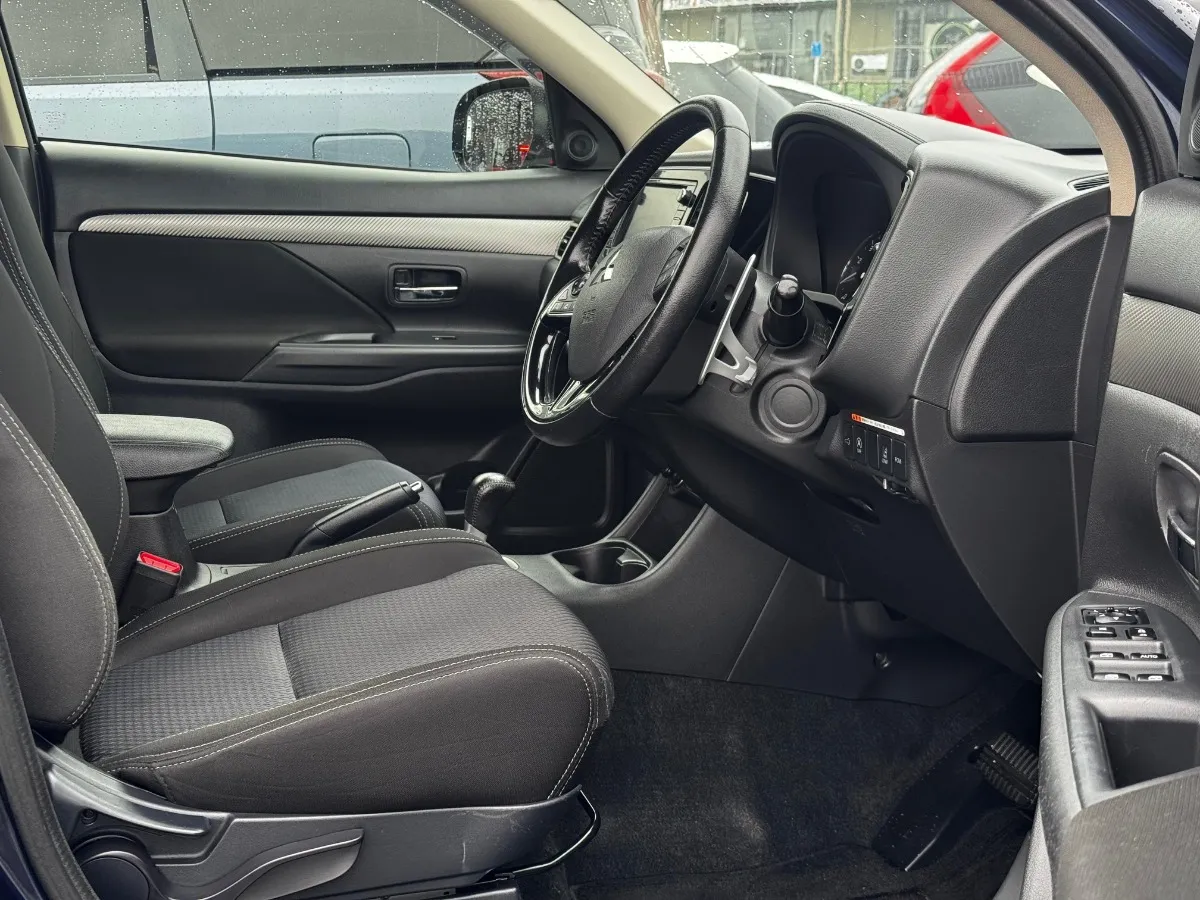 2015 Mitsubishi Outlander 4WD 24G NAVI PACKAGE Carousel 15