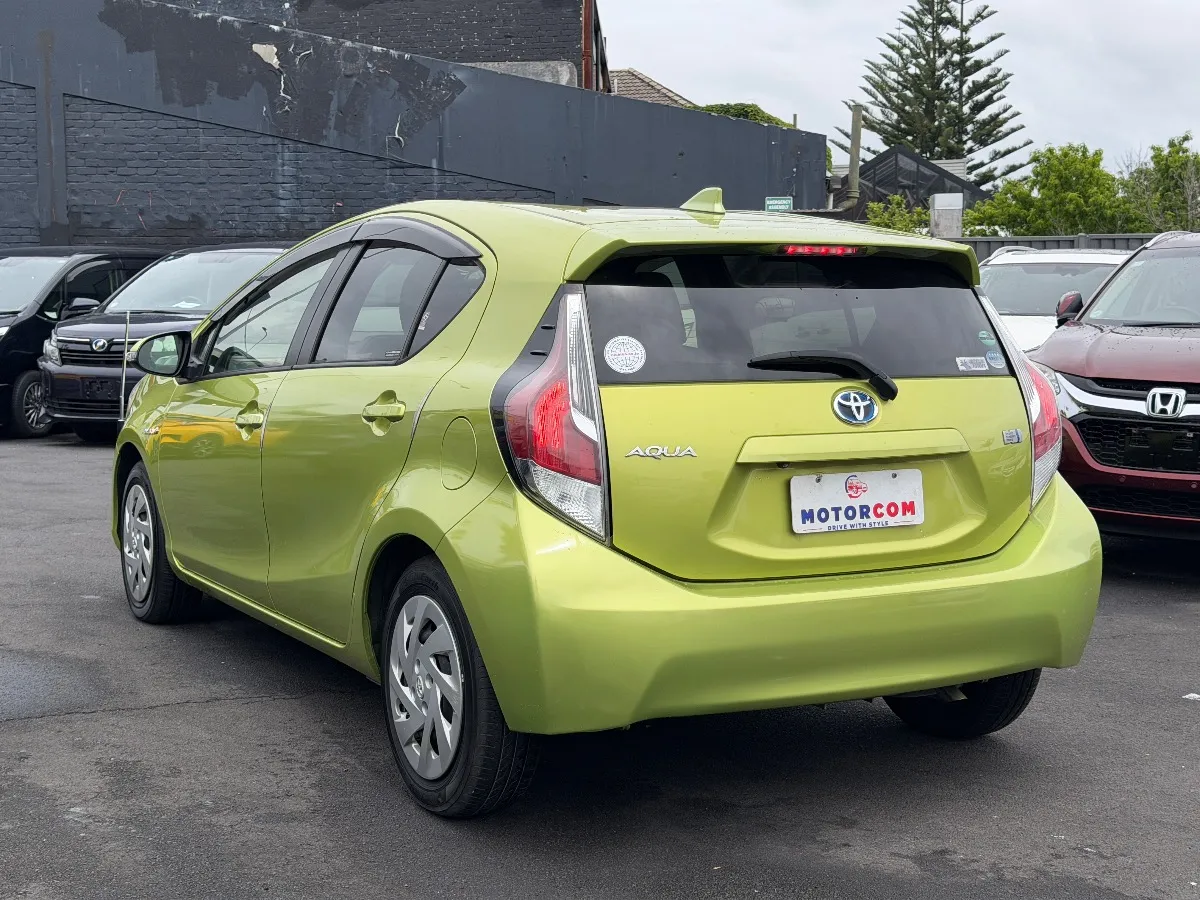 2016 Toyota Aqua S Carousel 14