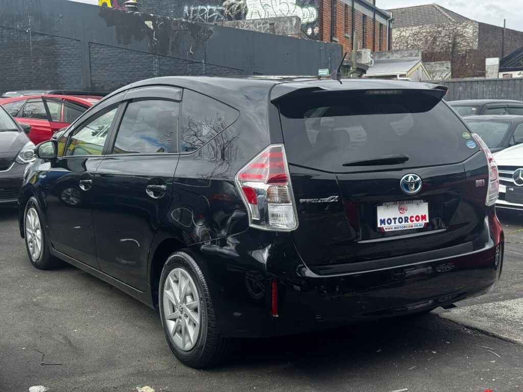 2015 Toyota Prius Alpha ALPHA S Carousel 15